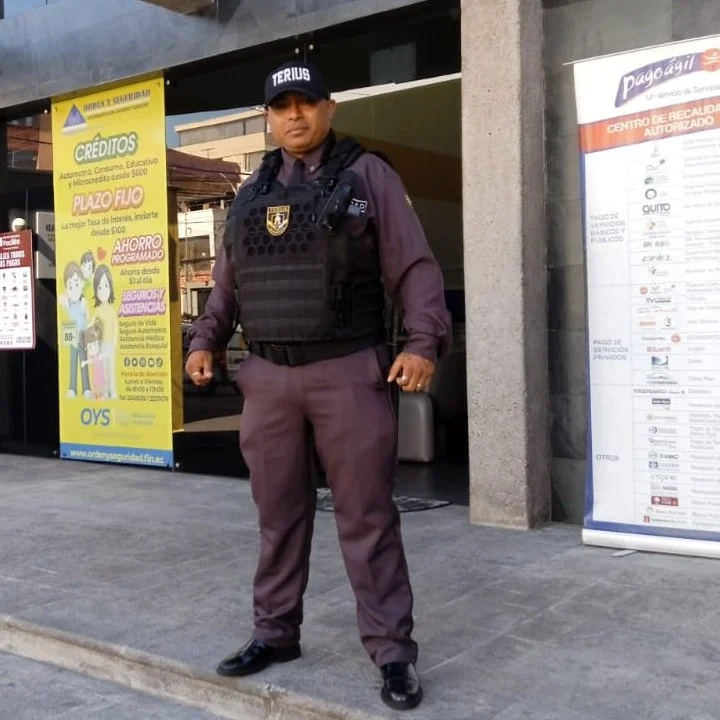 Agente TERIUS SEGURIDAD en servicio